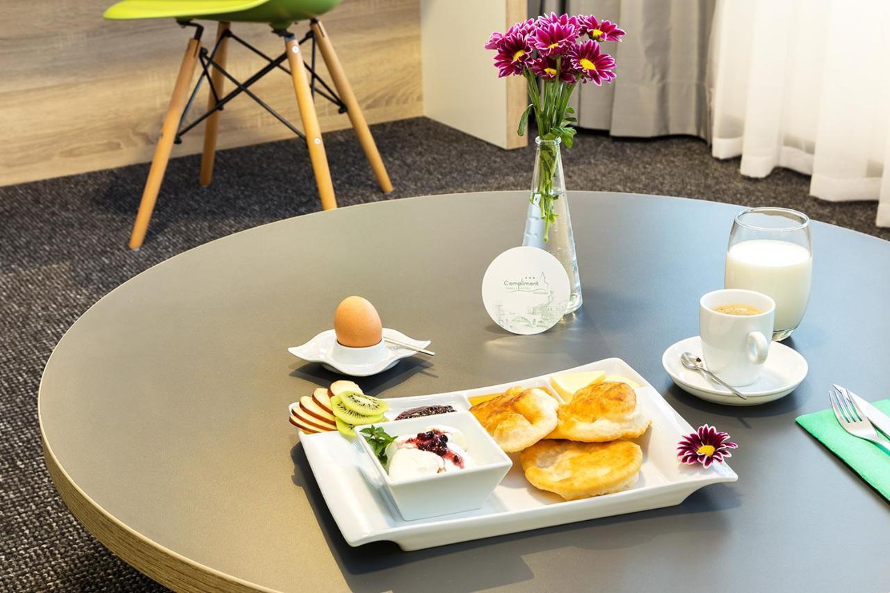 Hotel Compliment Trjavna Kültér fotó
