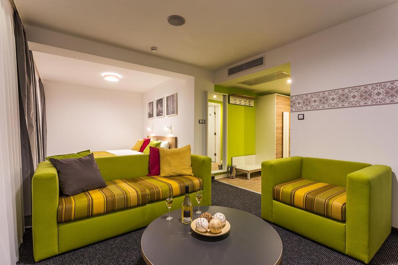 Hotel Compliment Trjavna Kültér fotó