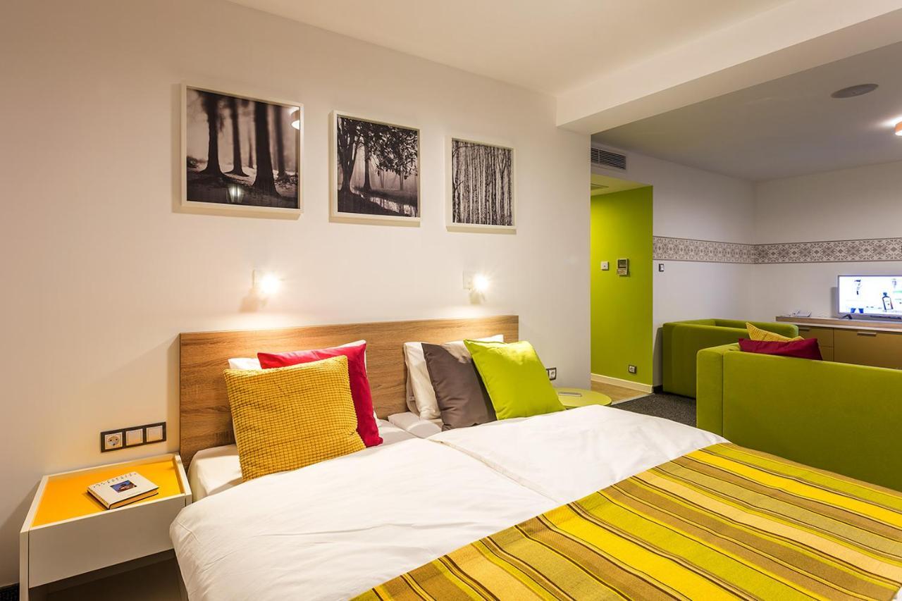 Hotel Compliment Trjavna Kültér fotó
