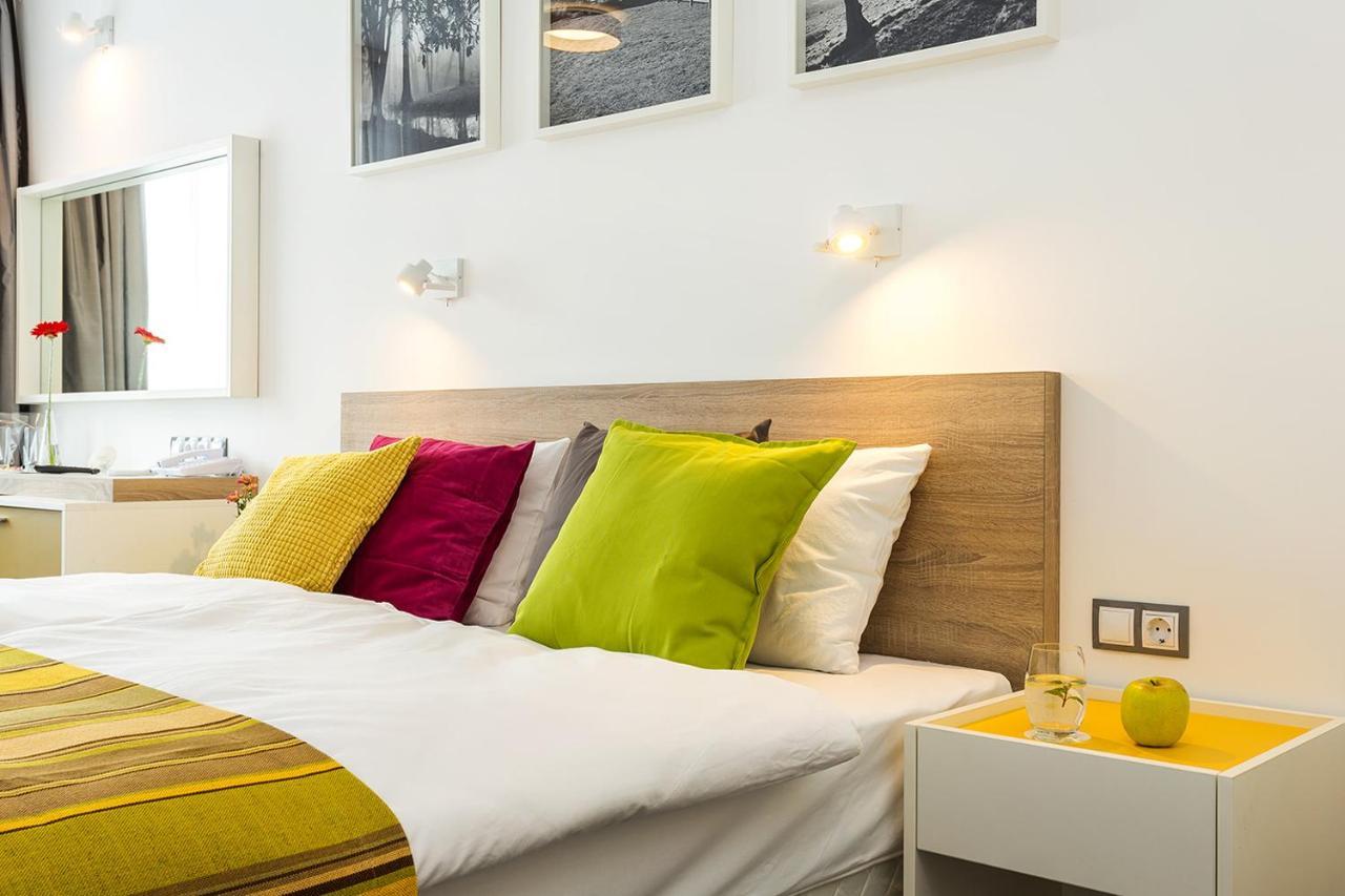 Hotel Compliment Trjavna Kültér fotó