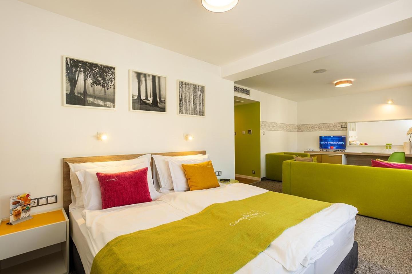 Hotel Compliment Trjavna Kültér fotó