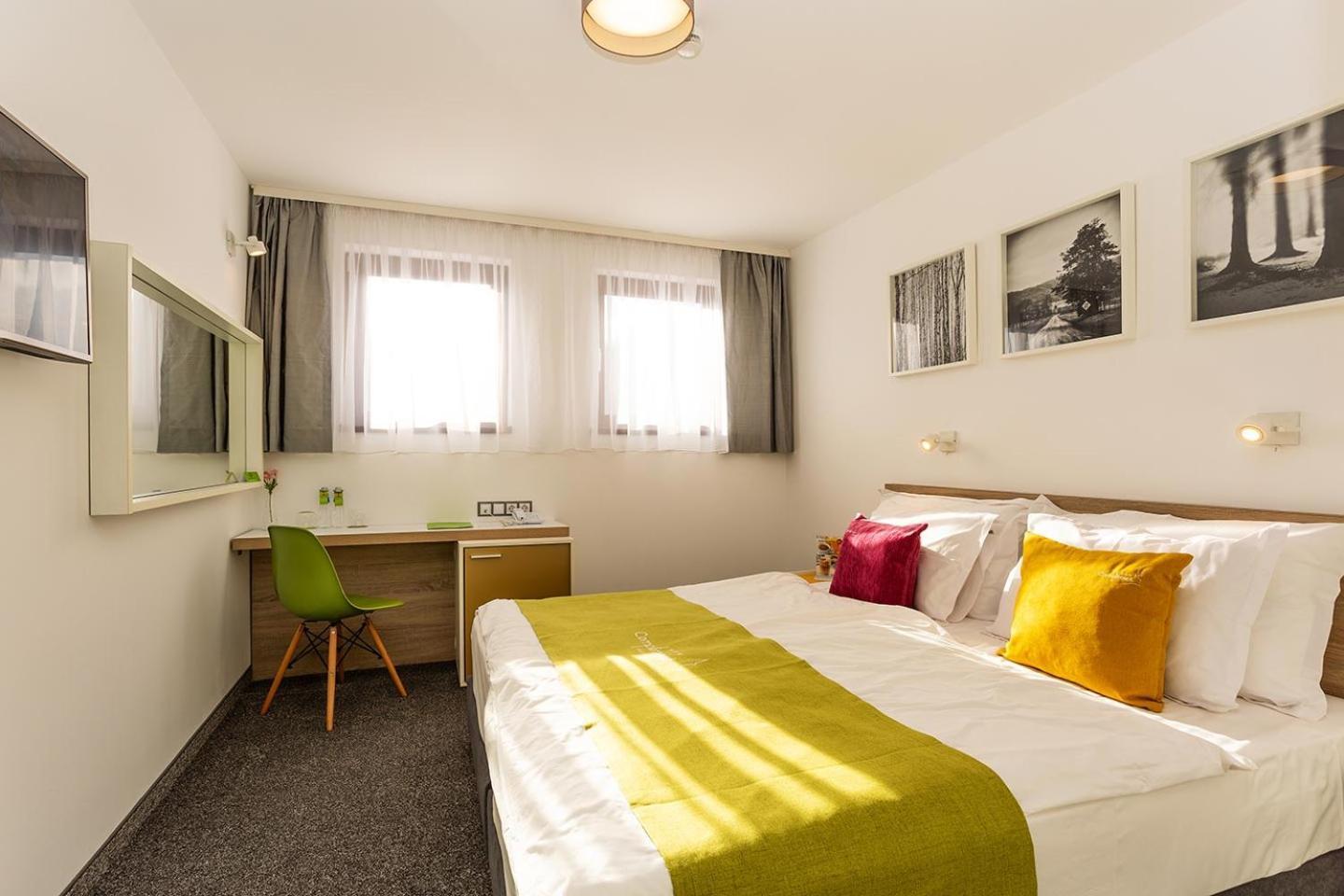 Hotel Compliment Trjavna Kültér fotó