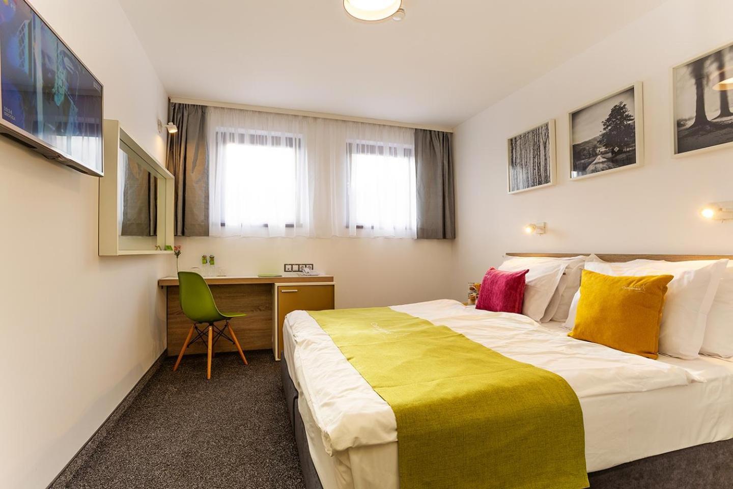 Hotel Compliment Trjavna Kültér fotó