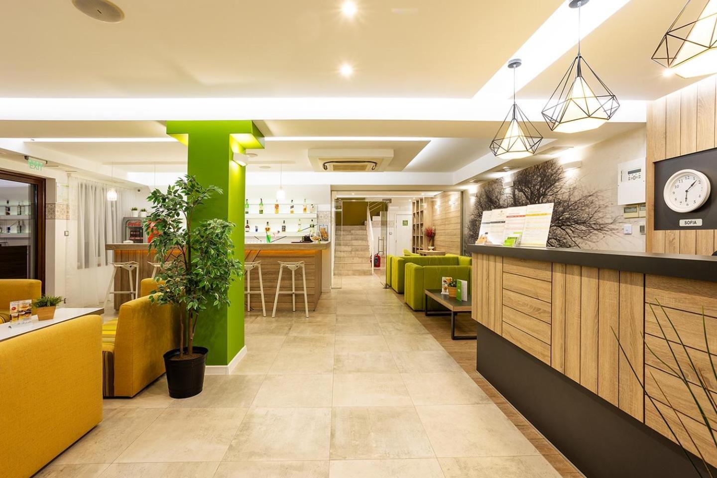 Hotel Compliment Trjavna Kültér fotó