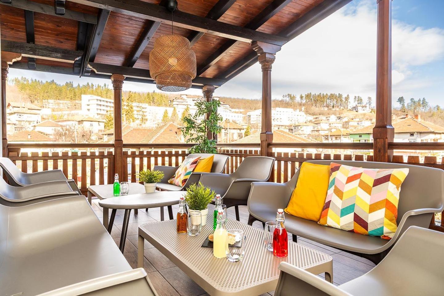 Hotel Compliment Trjavna Kültér fotó