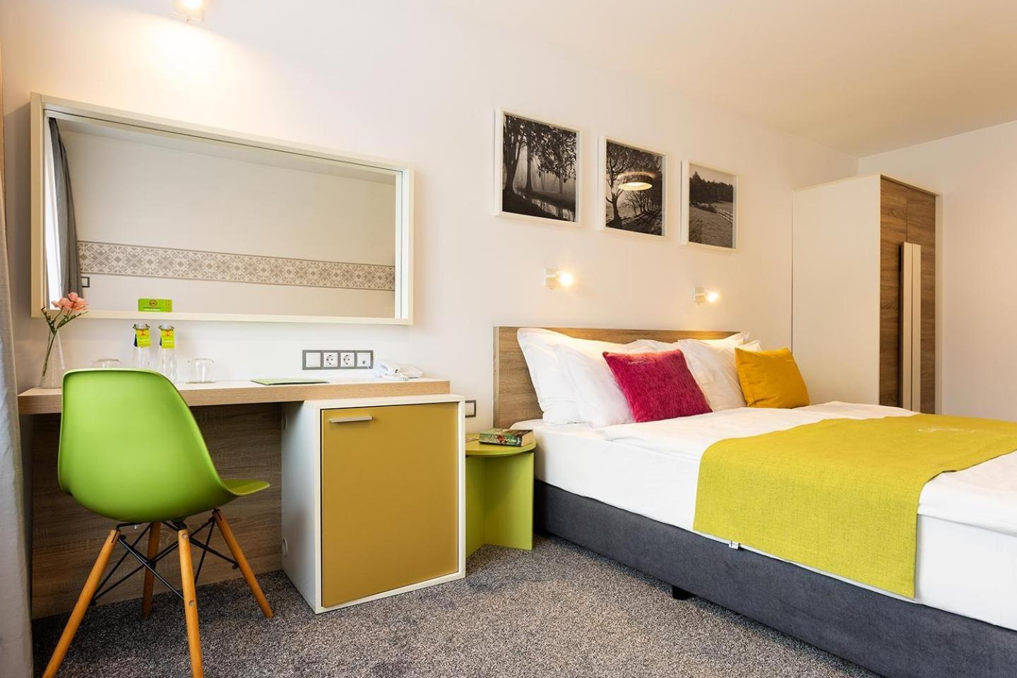 Hotel Compliment Trjavna Kültér fotó