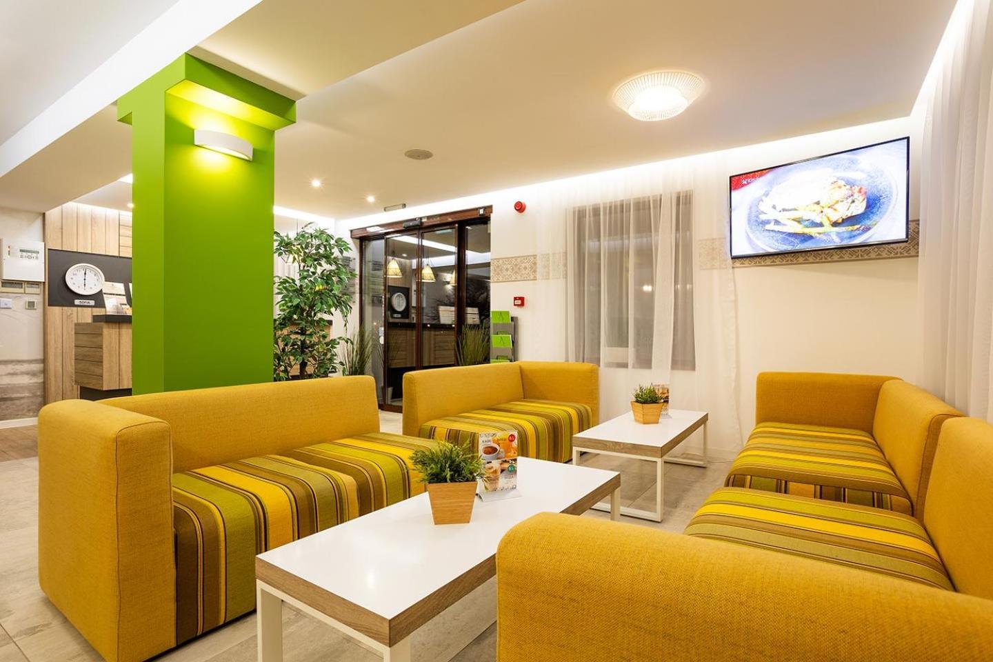 Hotel Compliment Trjavna Kültér fotó