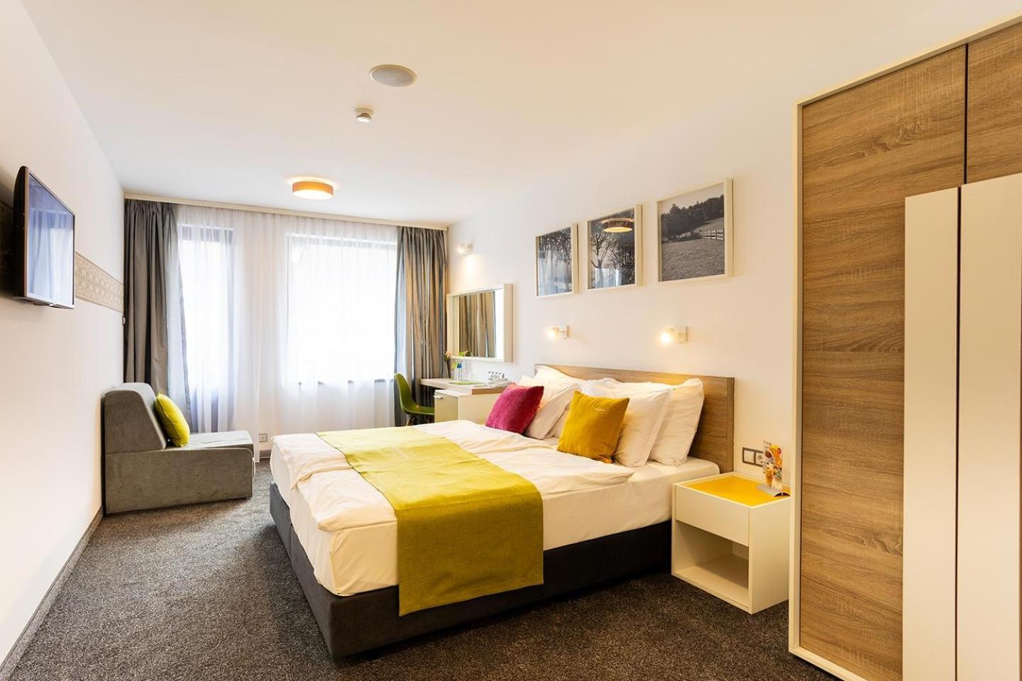 Hotel Compliment Trjavna Kültér fotó