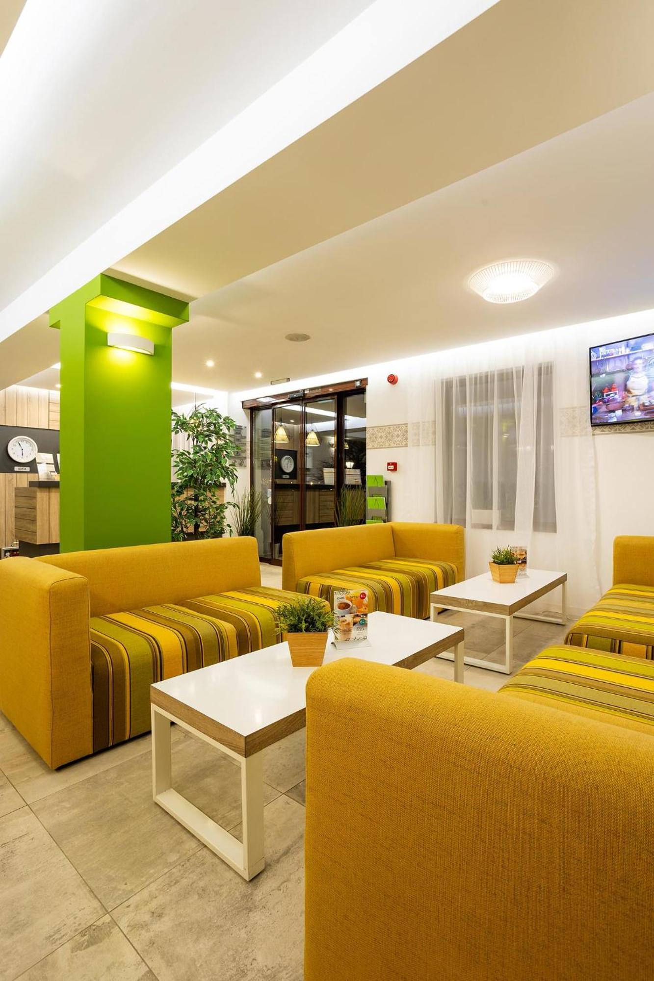 Hotel Compliment Trjavna Kültér fotó
