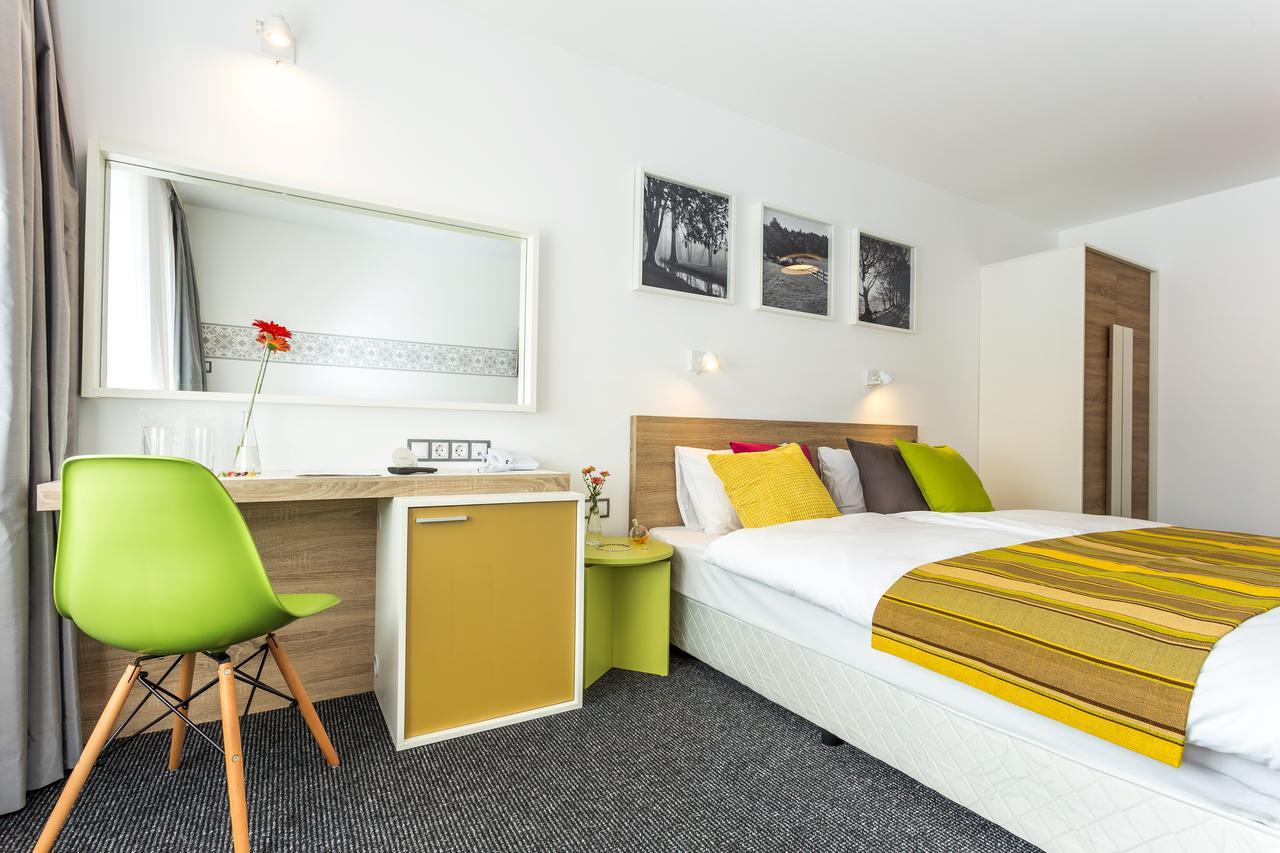 Hotel Compliment Trjavna Kültér fotó