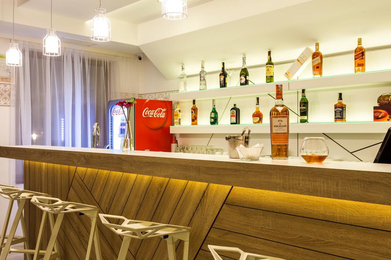 Hotel Compliment Trjavna Kültér fotó