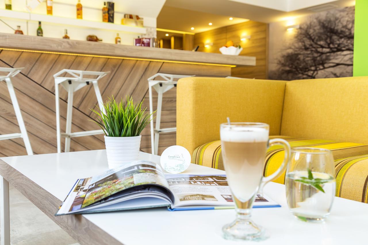 Hotel Compliment Trjavna Kültér fotó