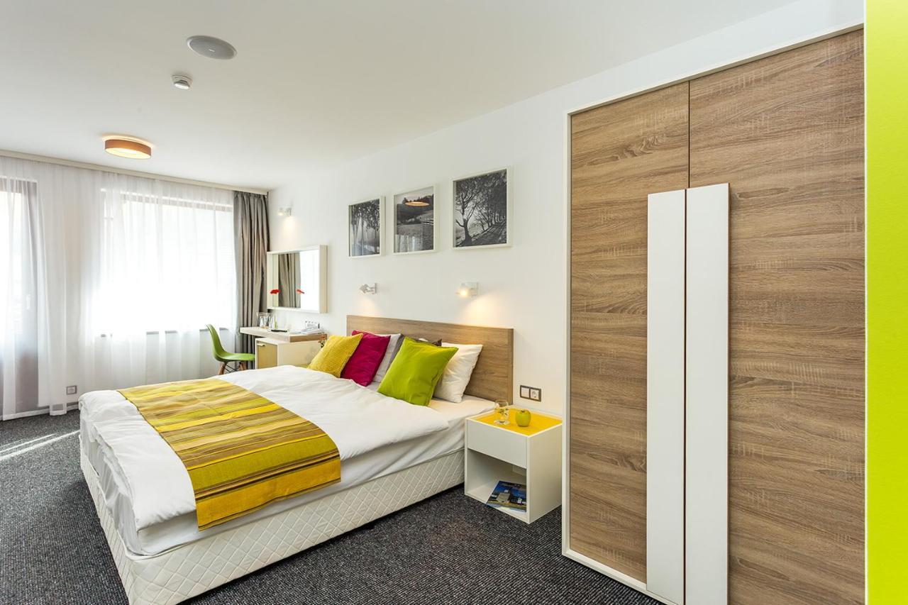 Hotel Compliment Trjavna Kültér fotó